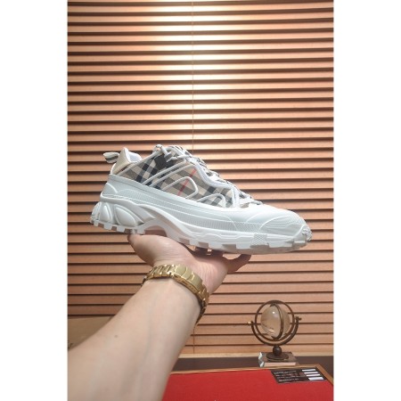 버버리 빈티지 체크 아서 스니커즈