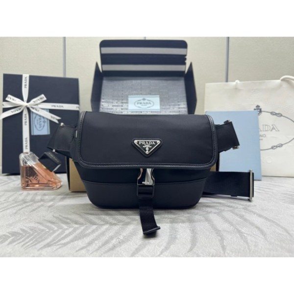 프라다 리 나일론 사피아노 숄더백