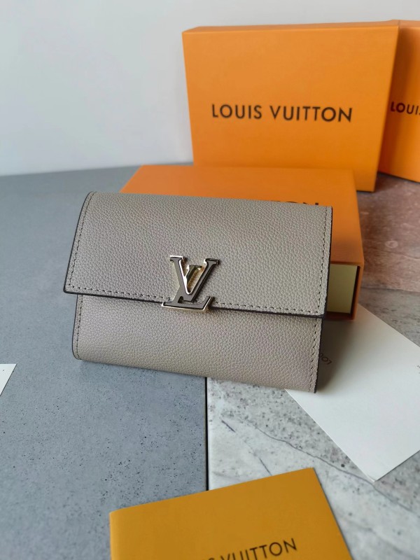 루이비통 카퓌신 컴팩트 월렛