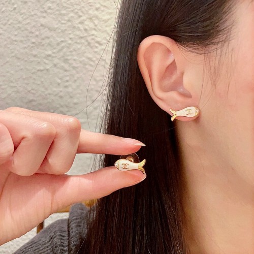 샤넬 물고기 귀걸이