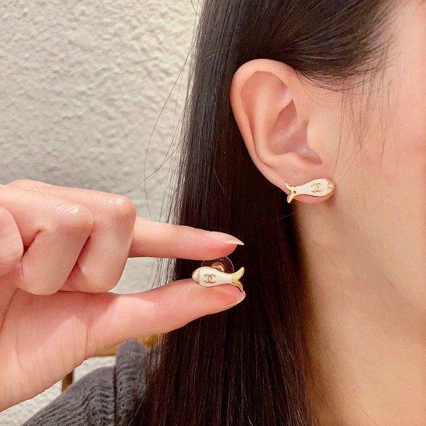 샤넬 물고기 귀걸이