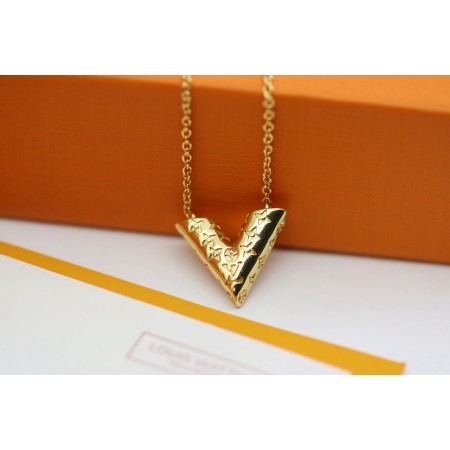 루이비통 에센셜 V 목걸이