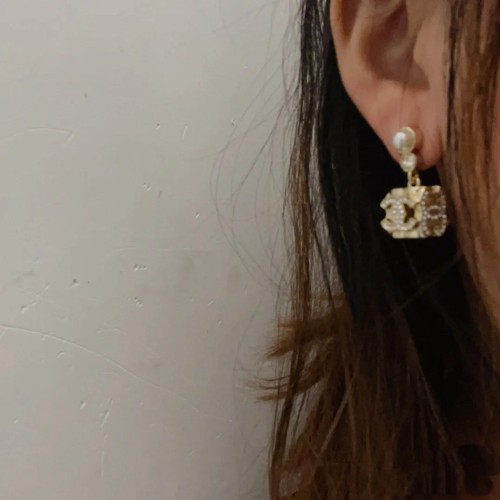 샤넬 진주 큐빅 귀걸이